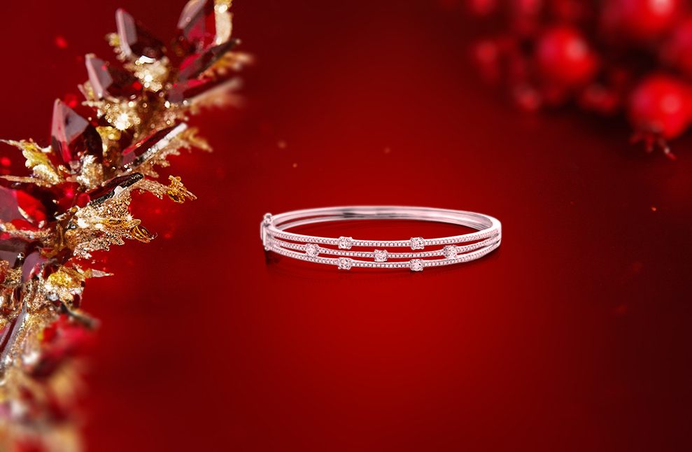 Bracelet Or Bangle | 6 Gift Ideas for This Christmas – Lab grown Diamonds Jewelry