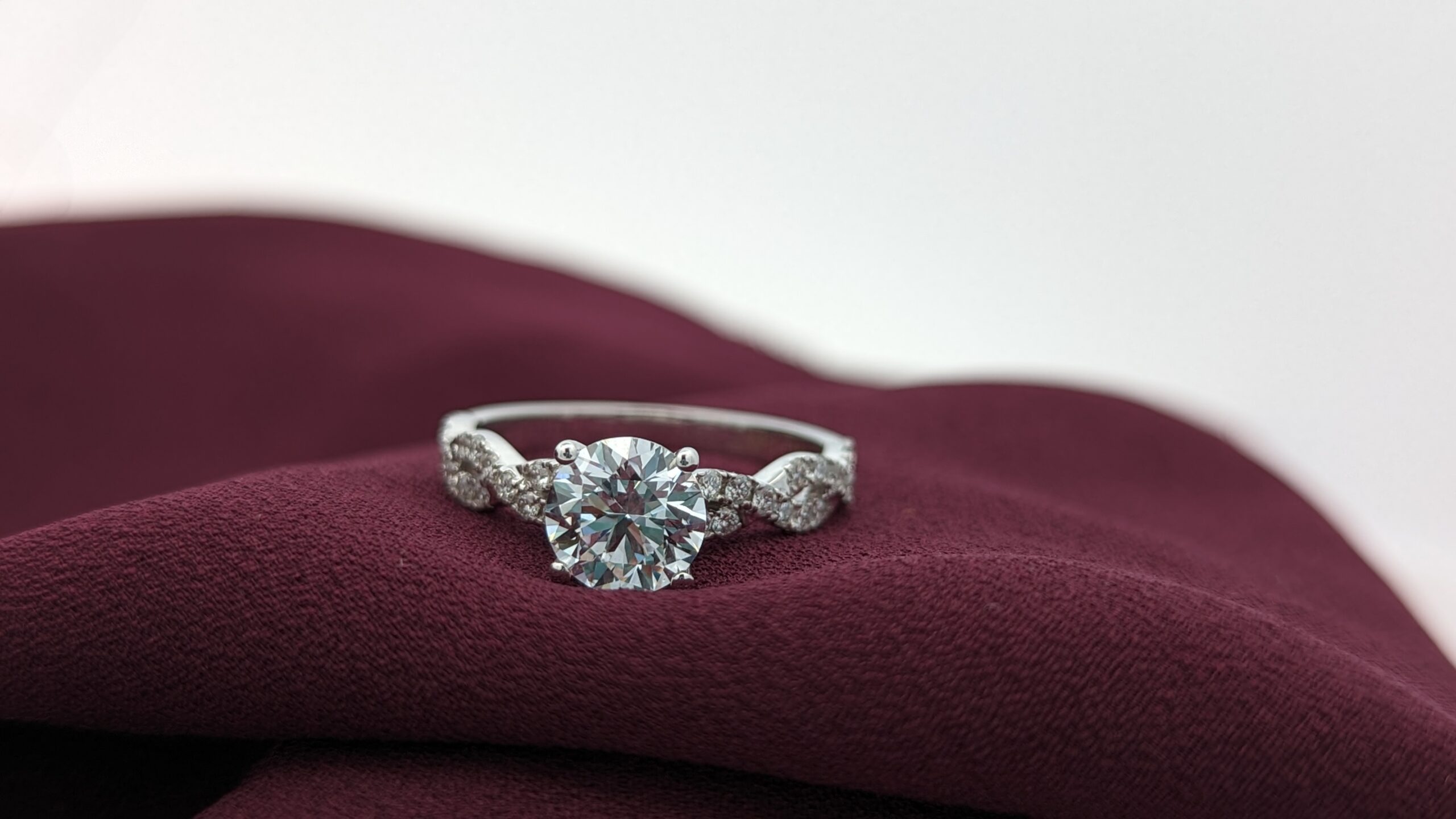 solitaire infinity band ring