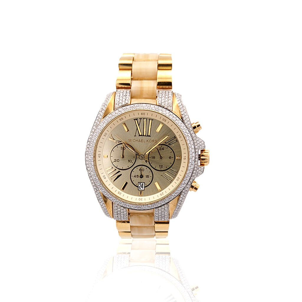 luxurious watch with lab made diamond