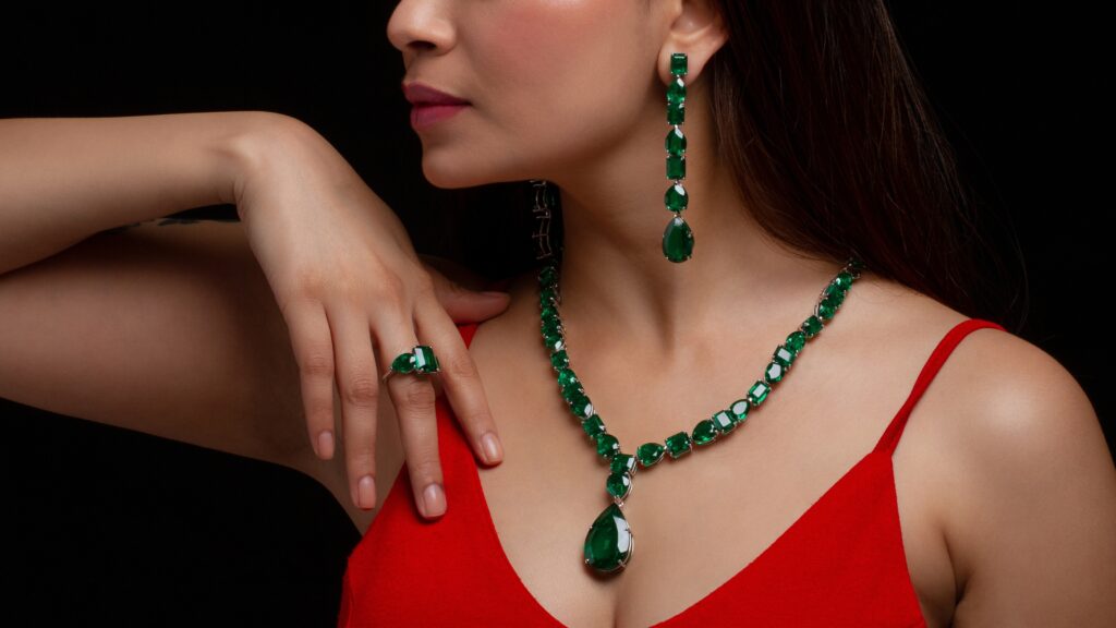 high jewlery emerald necklace 