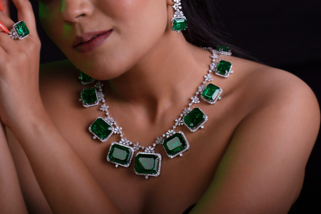 high end jewelry set | emerald necklace | high jewelry necklace